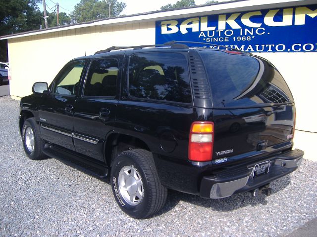 GMC Yukon 2003 photo 2