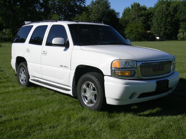 GMC Yukon 2003 photo 1