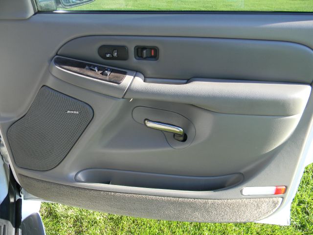 GMC Yukon 2003 photo 2