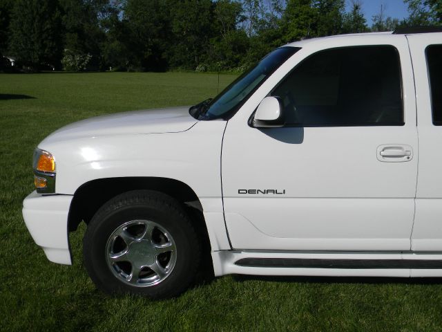 GMC Yukon 2003 photo 24