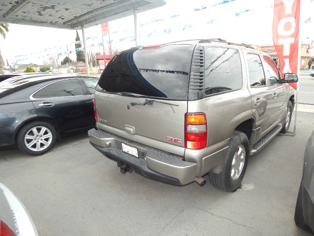 GMC Yukon 2003 photo 3