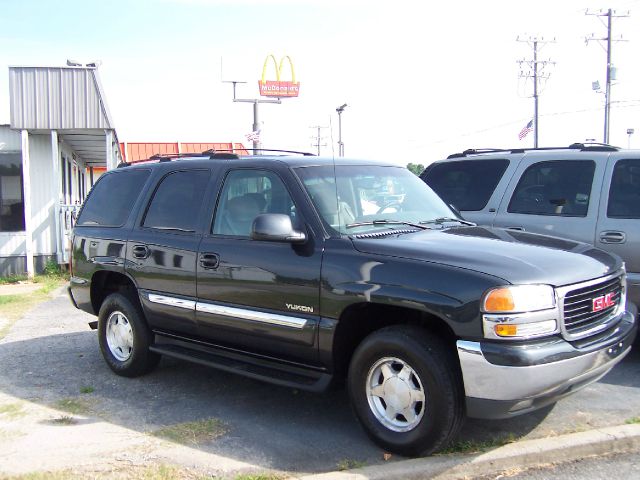 GMC Yukon 2003 photo 2