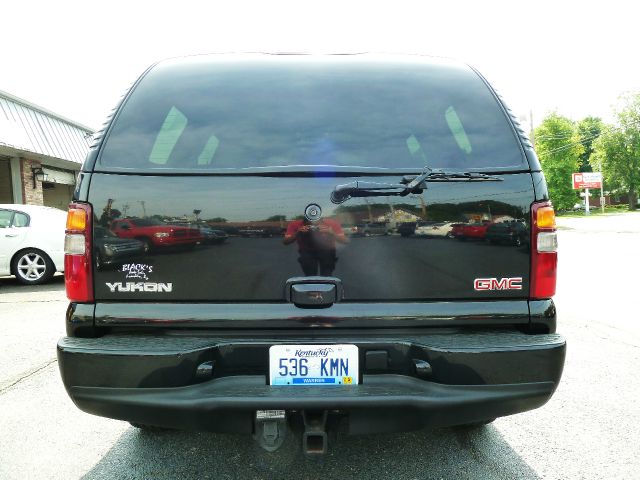 GMC Yukon 2003 photo 11