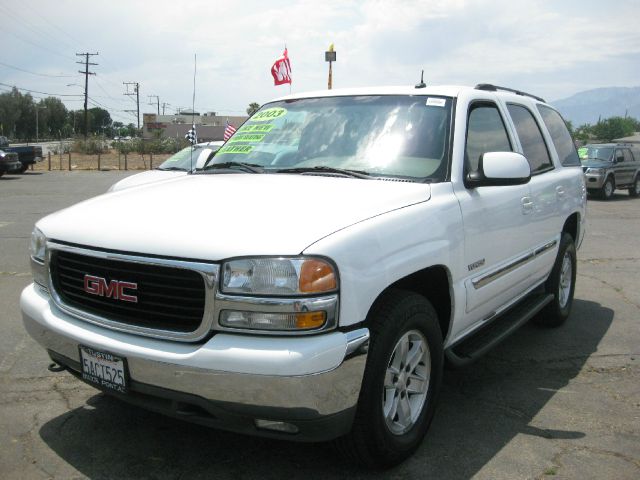 GMC Yukon 2003 photo 2