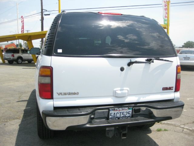 GMC Yukon 2003 photo 3