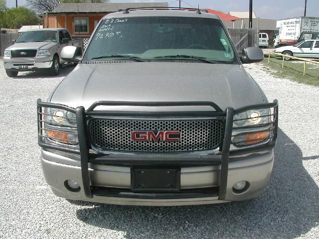 GMC Yukon 2003 photo 2