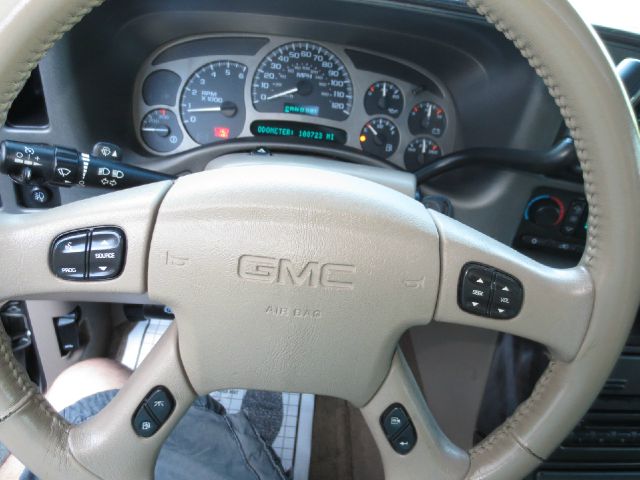 GMC Yukon 2003 photo 4