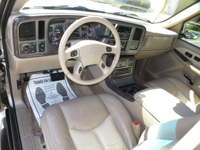 GMC Yukon 2003 photo 8