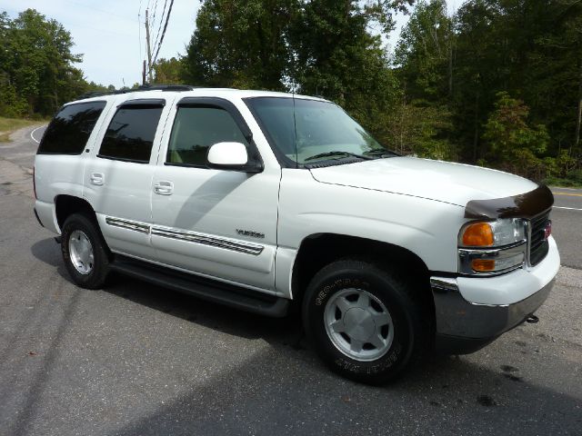 GMC Yukon 2003 photo 2