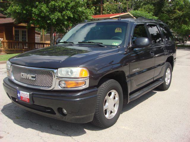 GMC Yukon 2003 photo 2