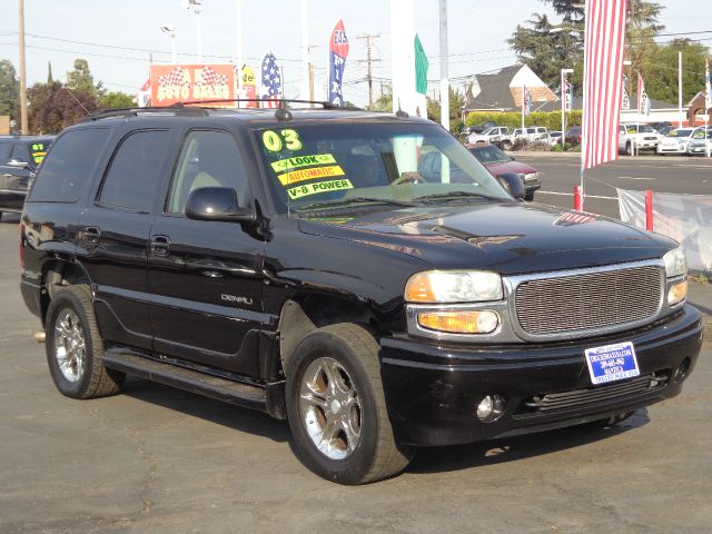 GMC Yukon 2003 photo 2