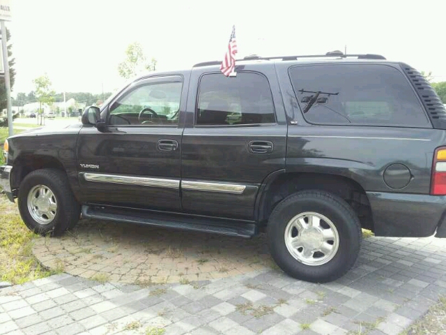 GMC Yukon 2003 photo 2