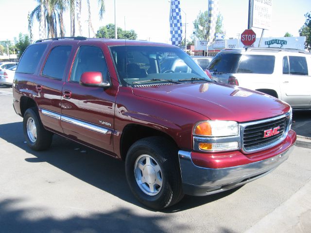 GMC Yukon 2003 photo 2