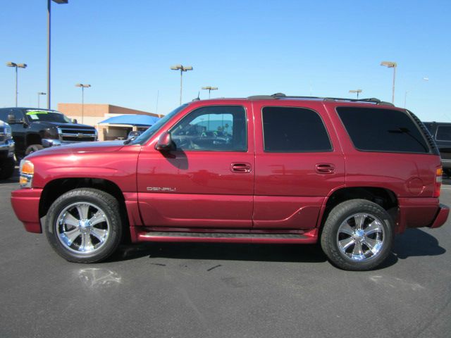 GMC Yukon 2003 photo 2