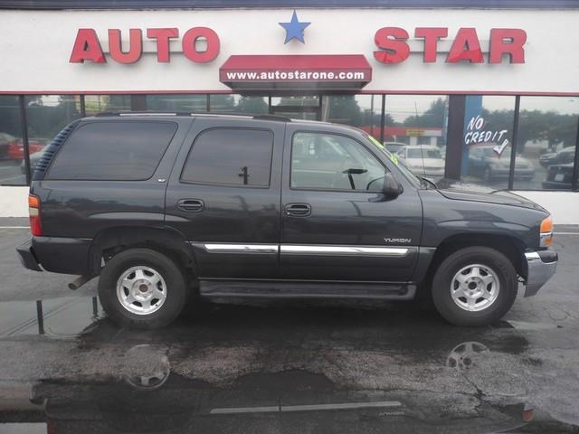 GMC Yukon 2003 photo 2