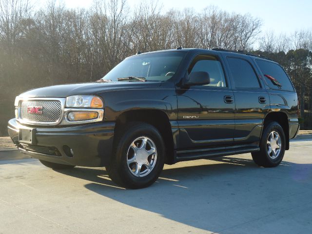 GMC Yukon 2003 photo 2