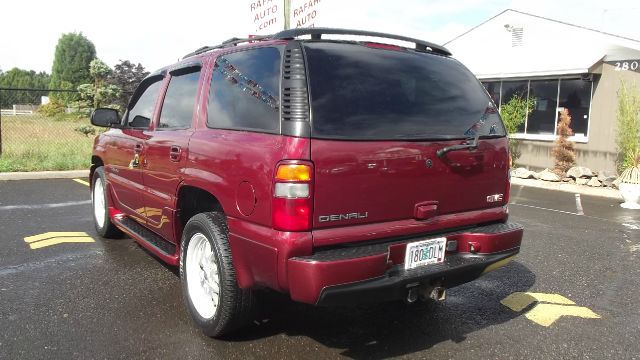 GMC Yukon 2003 photo 2