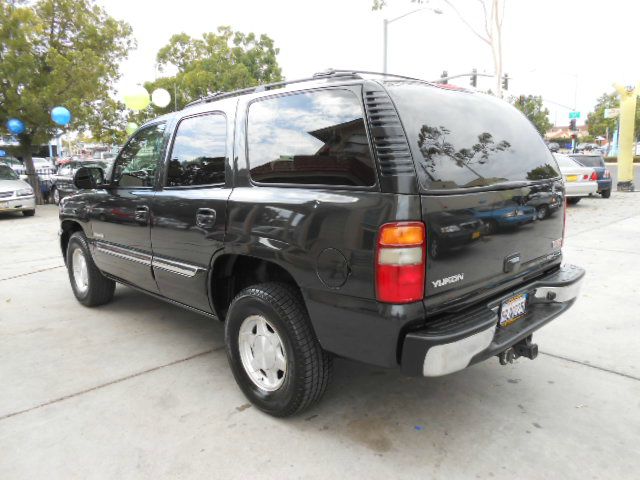 GMC Yukon 2003 photo 2