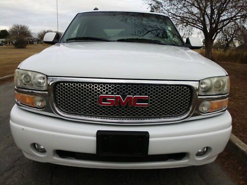 GMC Yukon 2003 photo 2