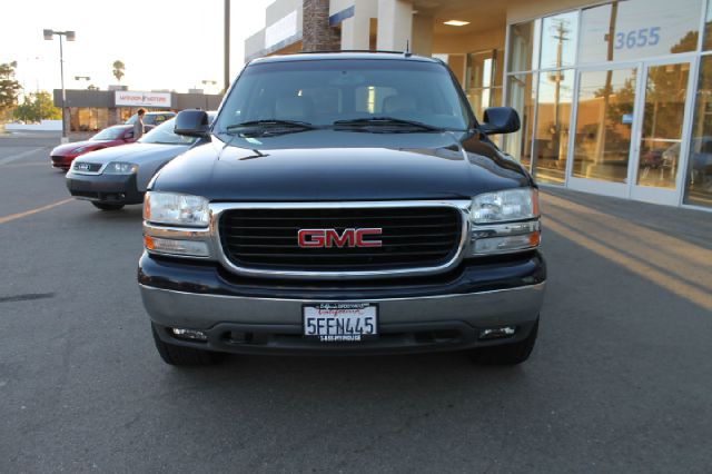 GMC Yukon 2003 photo 2