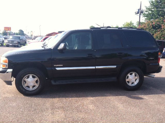 GMC Yukon 2003 photo 2