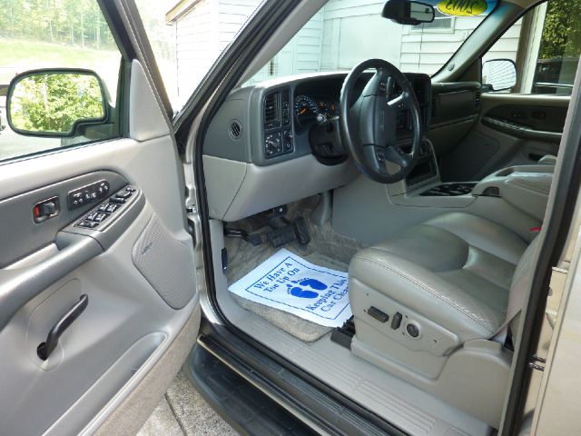 GMC Yukon 2003 photo 2