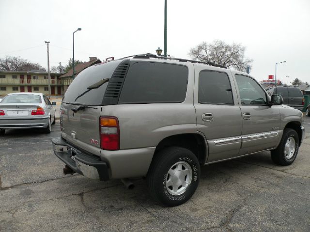 GMC Yukon 2003 photo 2