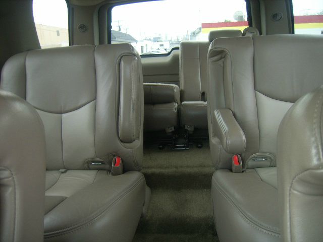 GMC Yukon 2003 photo 2