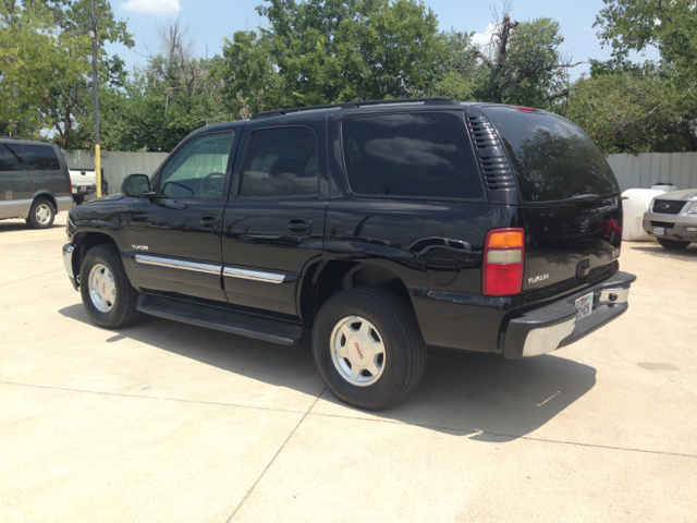 GMC Yukon 2003 photo 2