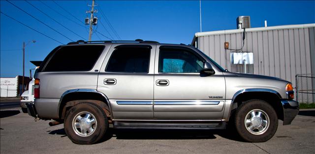 GMC Yukon 2003 photo 2