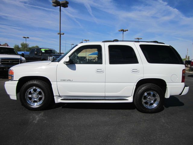 GMC Yukon 2003 photo 1