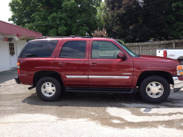 GMC Yukon 2003 photo 2