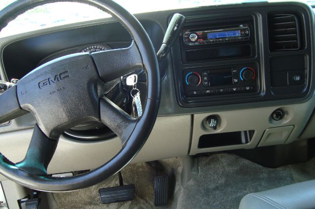 GMC Yukon 2003 photo 2