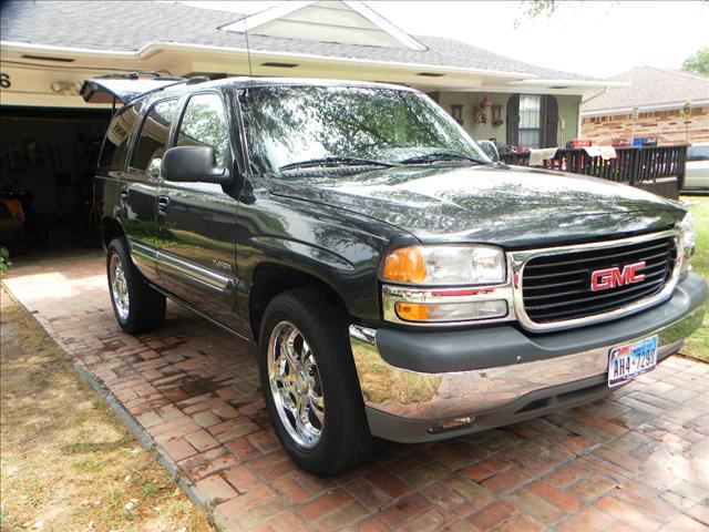 GMC Yukon 2003 photo 2