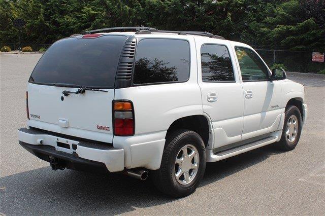 GMC Yukon 2004 photo 2