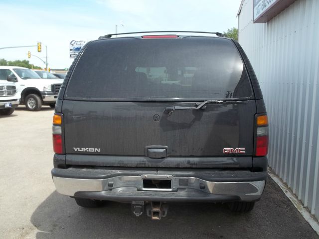 GMC Yukon 2004 photo 2