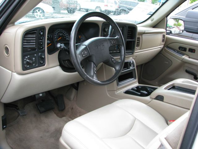 GMC Yukon 2004 photo 16