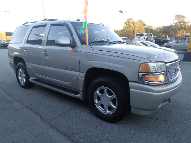 GMC Yukon 2004 photo 1