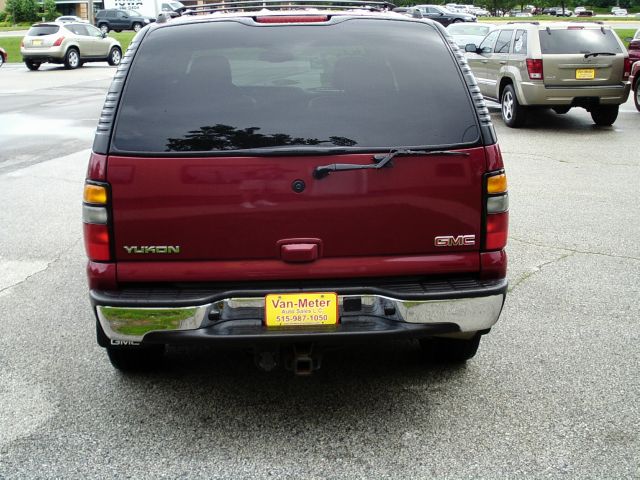 GMC Yukon 2004 photo 2