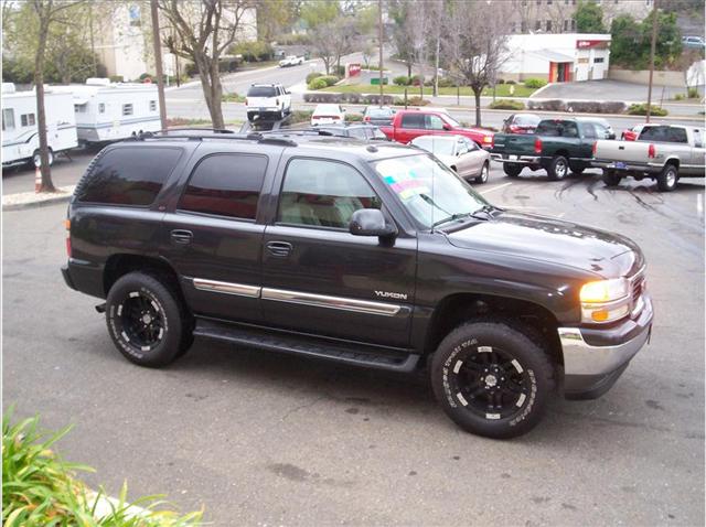 GMC Yukon 2004 photo 2