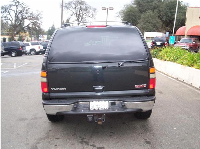 GMC Yukon 2004 photo 3