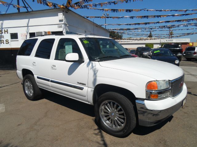 GMC Yukon 2004 photo 2