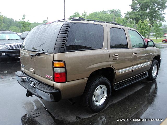 GMC Yukon 2004 photo 2