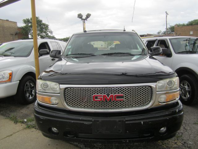 GMC Yukon 2004 photo 2