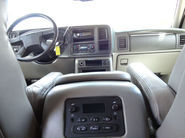 GMC Yukon 2004 photo 7