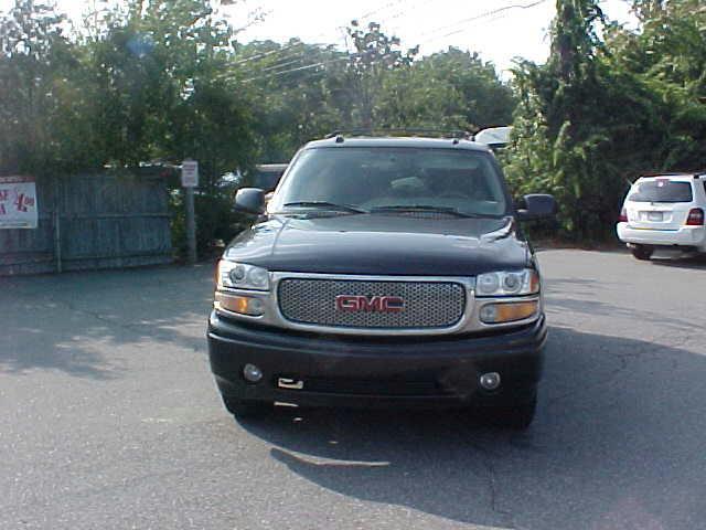 GMC Yukon 2004 photo 1