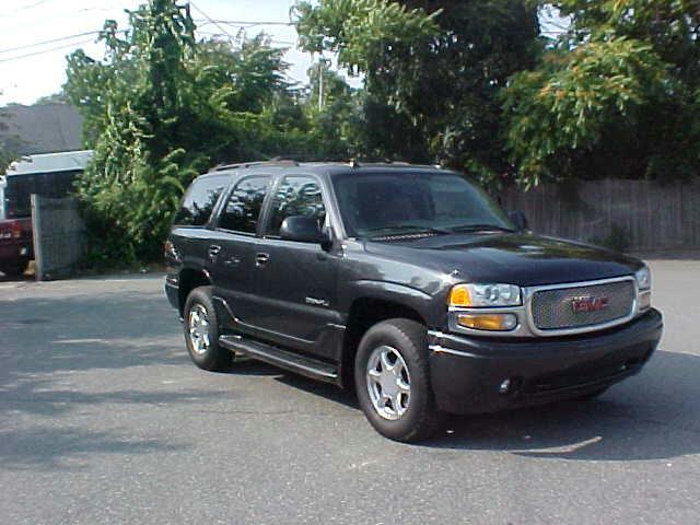 GMC Yukon 2004 photo 2