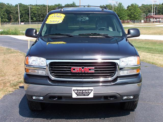 GMC Yukon 2004 photo 2