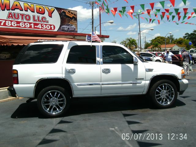 GMC Yukon 2004 photo 12