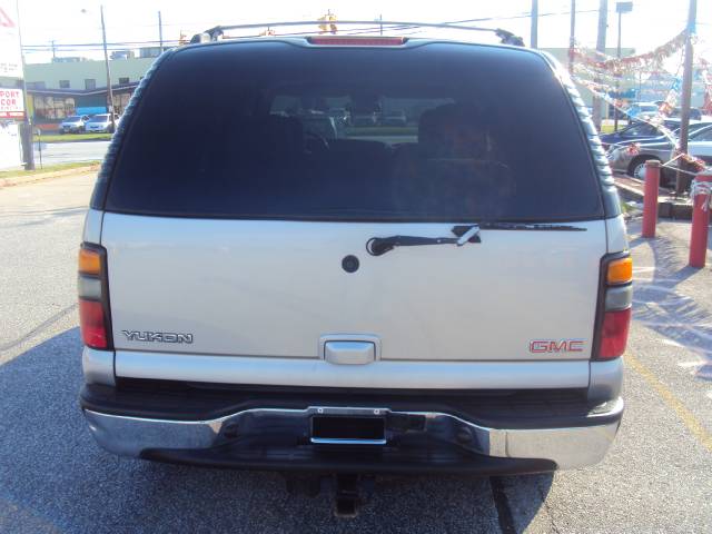 GMC Yukon 2004 photo 1